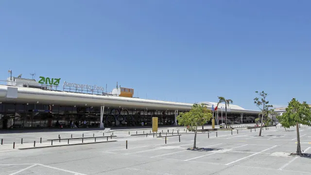
                    Aeroporto de Faro regista 