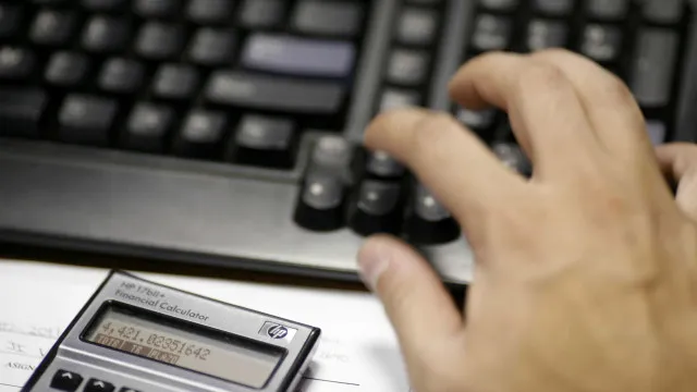 
                    É oficial: Escalões do IRS terão atualização de 3,88% em 2027
                