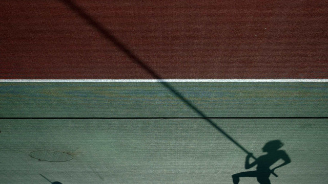 Federação de atletismo entrega receita da pista curta a Leiria