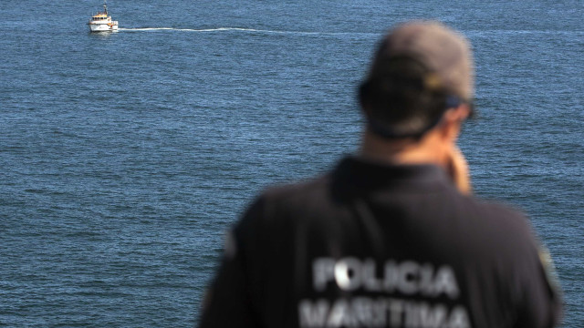 Barco de pesca naufraga ao largo de Espinho. Tripulantes foram resgatados
