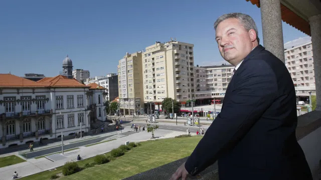 
                    Ex-autarca de Gaia julgado por assistir a jogos com dinheiro da câmara
                