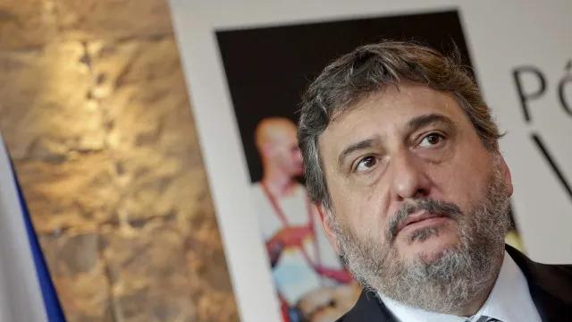 Campos Ferreira aconselha "paciência" para dialogar com "líderes sonsos"