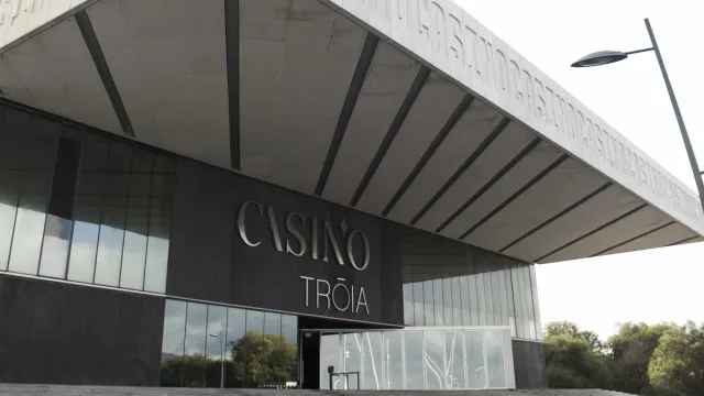 
                    Concorrência aprova compra do hotel e casino de Troia pela Flecha Lux
                