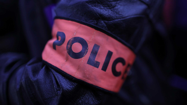 França. Polícia já condenado foge durante ida ao hospital após ser detido
