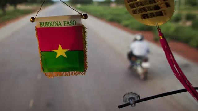 
                    Burkina Faso vai recrutar 100 mil civis para reforçar reserva do exército
                