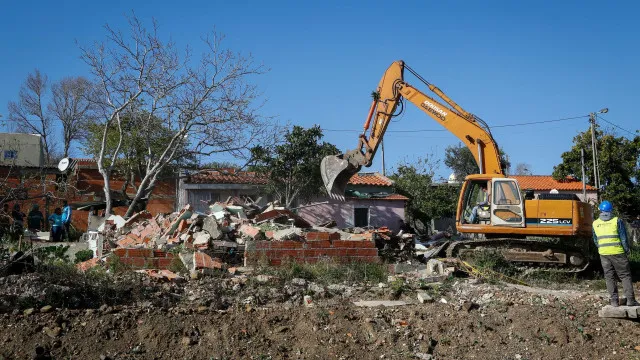 
                    Câmara da Amadora faz demolições no antigo Bairro de Santa Filomena
                