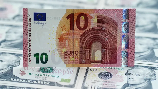 
                    Euro volta a subir quando Trump exige acordo 
