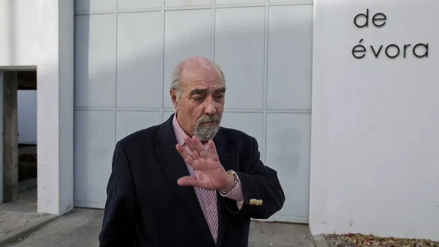 
                    Mário Lino assume antecipação do concurso do TGV e iliba Sócrates
                