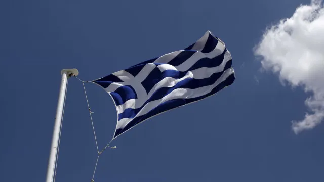 Grécia proíbe menores de 15 anos de usar redes sociais a partir de 2027