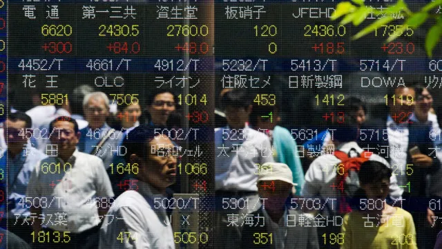 
                    Bolsa de Tóquio sobe 2,3% com Nikkei a recuperar 1.418,59 pontos
                