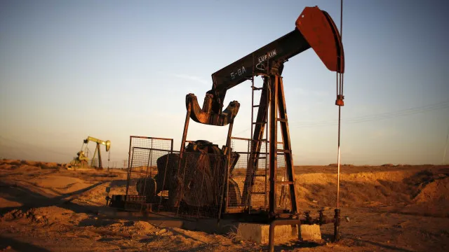 
                    CREA: Exportações russas de derivados de petróleo caem 51%
                