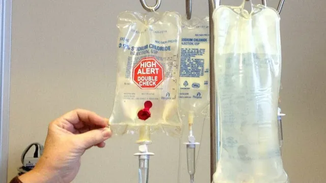 
                    Mulher fez quimioterapia durante 11 anos para cancro que nunca teve
                
