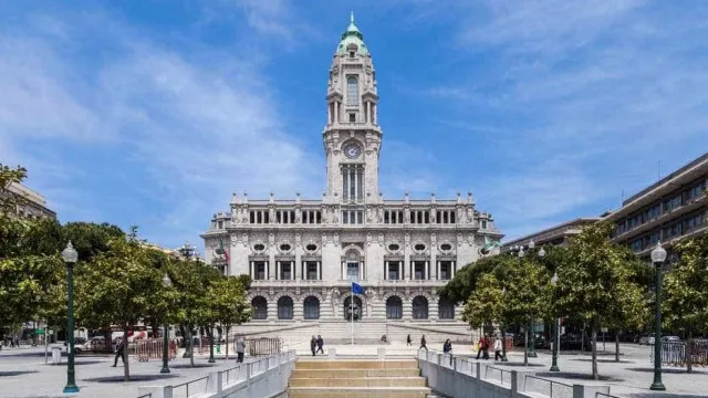 
                    Câmara do Porto vota transportes gratuitos. Podem arrancar já no verão
                