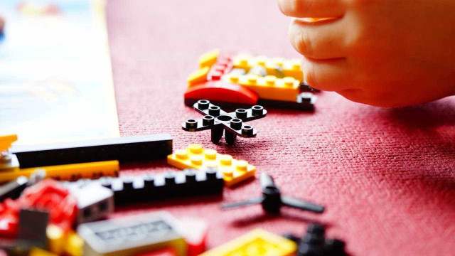 Bebé de 1 ano agredido por funcionária em creche nos EUA. Foi detida