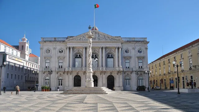 
                    Lisboa mantém despejo de mãe com dois filhos: 