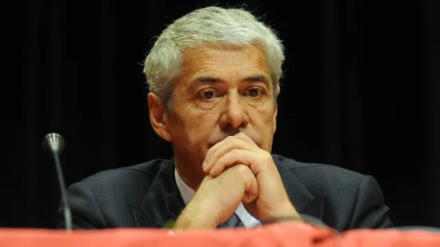
                    Testemunha recusa responder em tribunal alegando ter relação com Sócrates
                