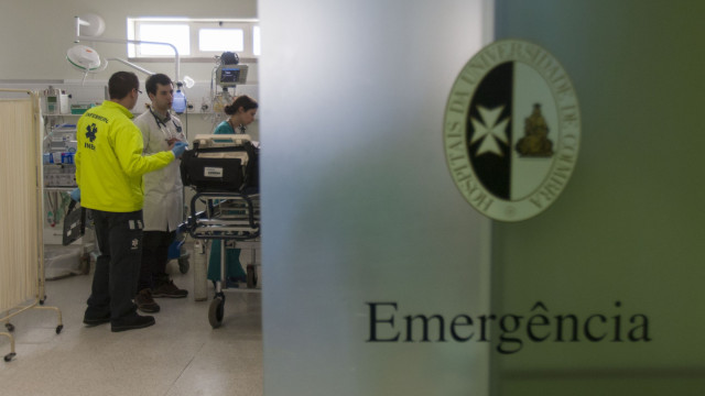 Doente oncológica no chão por 