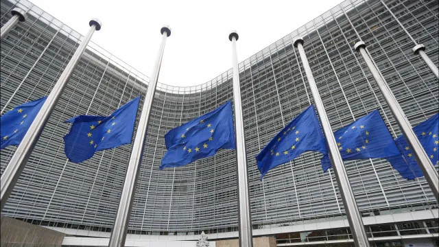 
                    Alcançado acordo que endurece política migratória e acelera deportações
                