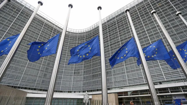 
                    UE critica resistência das plataformas na luta contra discurso de ódio
                