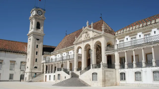Faculdade de Direito de Coimbra mantém tempo complementar para exames