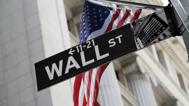 
                    Mercados. Wall Street afunda após pedidos para abrandamento da IA
                