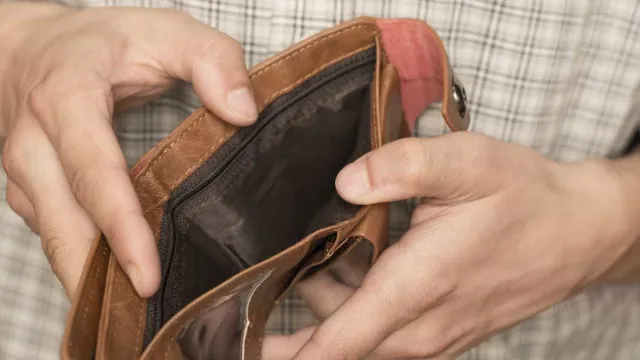 
                    Férias? Uma em cada quatro pessoas não consegue pagar semana fora
                