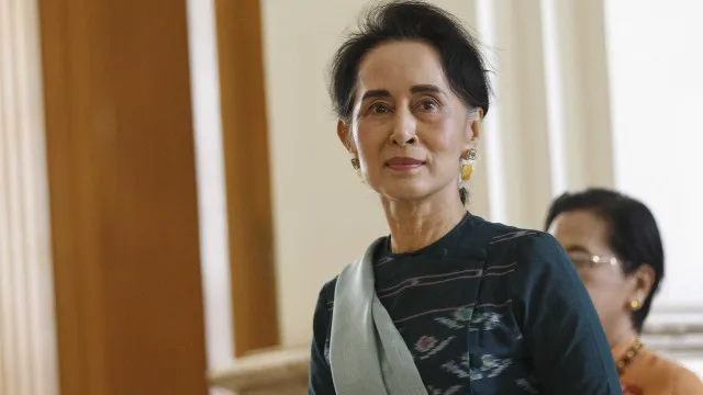
                    Nobel da Paz Aung San Suu Kyi cumpre resto da pena em prisão domiciliária
                