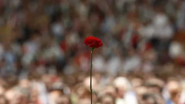 25 Abril: Sessão solene em contexto de guerra e de revisão da lei laboral