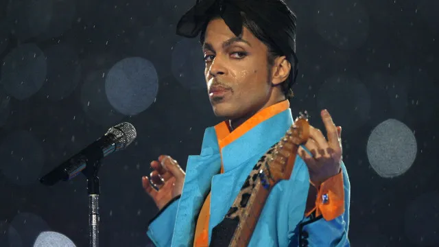 
                    Álbum que reúne dez canções inéditas de Prince editado hoje
                