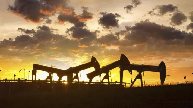 
                    Brent fecha setembro a valorizar 14,43% mensais nos 103,53 dólares
                
