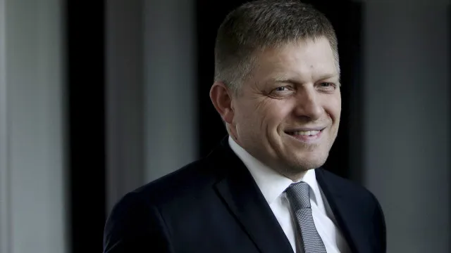 
                    Robert Fico faltará a desfile em Moscovo mas reunirá com Putin
                