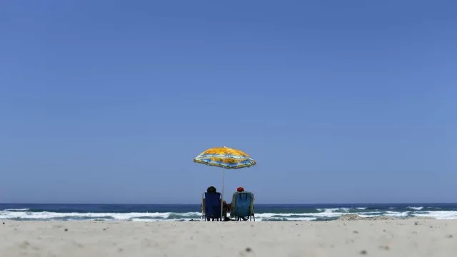 
                    APA esclarece: Proibir chapéus de sol em frente a concessões é um 