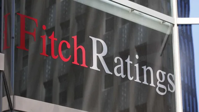 
                    Fitch mantém nota A+ para a França, mas baixa perspetiva
                