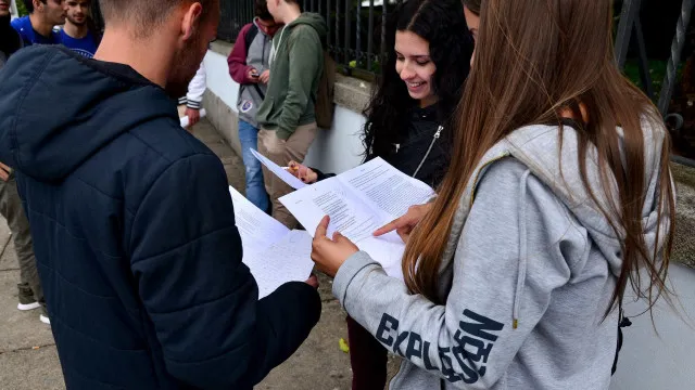 Bolsas de 1.075 euros chegam em setembro aos alunos mais carenciados