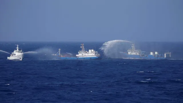 
                    China realiza patrulha marítima em torno de ilhas disputadas com Japão
                