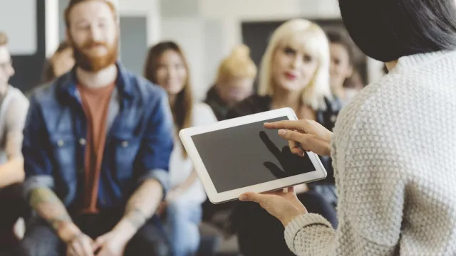 Assinado acordo com UE para regresso do Reino Unido ao programa Erasmus+