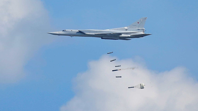 EUA fazem 3ª missão com bombardeiros perto da Venezuela