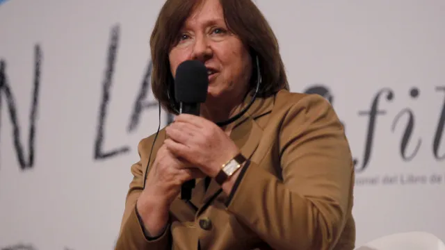 
                    Svetlana Alexievich vai participar nas residências literárias de Cascais
                