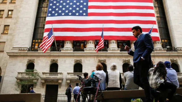 
                    Wall Street reage em alta à decisão da Fed de manter taxa de juro
                