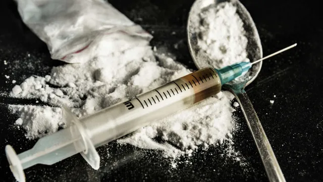 
                    Vê PSP e bate no passeio em Sintra: Tinha 8 mil doses de heroína no carro
                