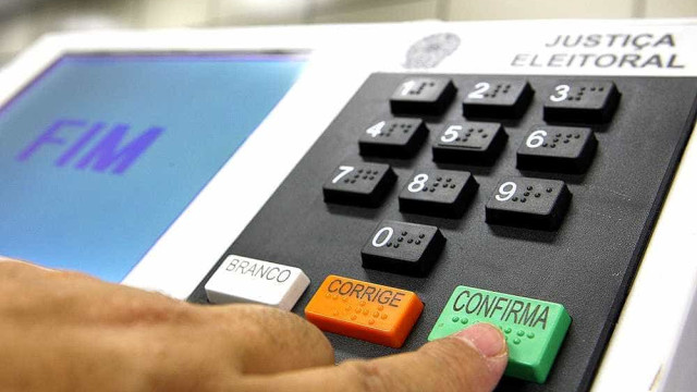 TSE começa a totalizar votos, mesmo com decisão de Zanin, e depois paralisa