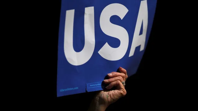 
                    Democratas contestam negação de residência a imigrantes que tenham apoios
                