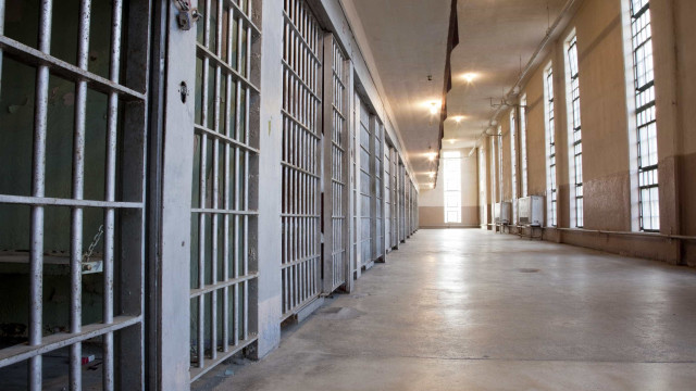 Governo quer redimensionar rede de cadeias (e trabalho em vez de prisão)