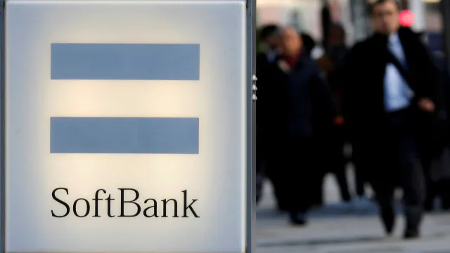 
                    SoftBank prevê investir 75.000 milhões em centros de IA em França
                