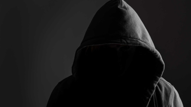 Homem fica em prisão preventiva por roubo violento a idoso em Paredes