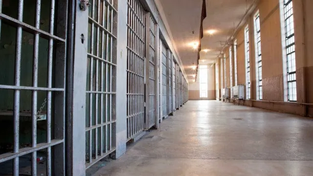 
                    Prisão preventiva para mulher suspeita de levar droga a reclusos
                