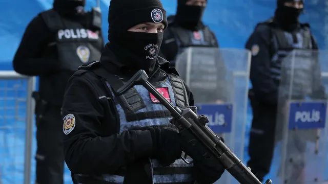 
                    Vaga de detenções na Turquia antes do aniversário da tentativa de golpe
                
