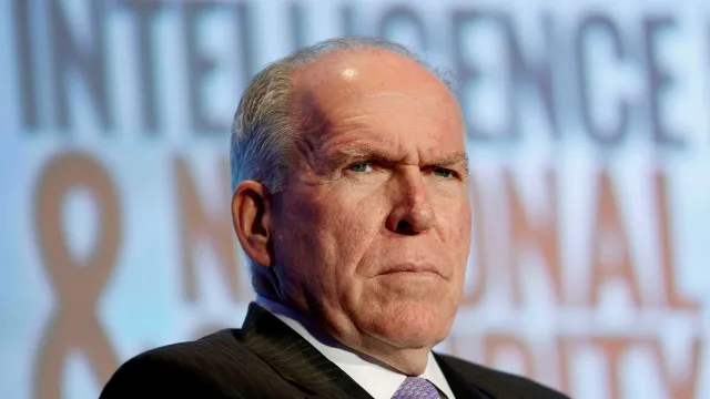 
                    Ex-diretor da CIA processa Administração Trump para preparar defesa
                