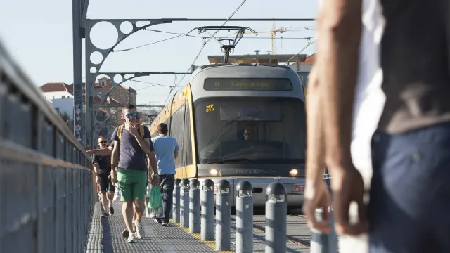 
                    Atrasos na Linha Rubi levam Metro do Porto a não aproveitar verbas do PRR
                
