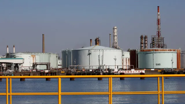 Ucrânia reivindica ataques a refinarias e fábrica de químicos na Rússia